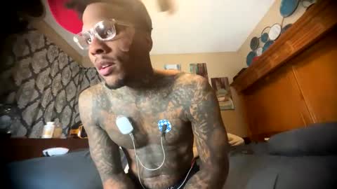 sexy tatted king bbc online show from April 21, 1:42 am