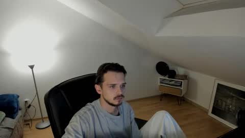 Snapshot of daimon_hall chatting on October 21, 10:12 pm Daimon online show from October 21, 10:12 pm