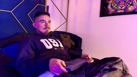 Dallas whitee online show from March 21, 8:02 pm