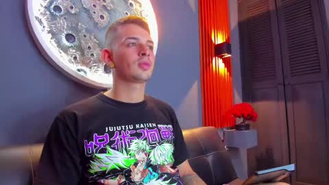 Snapshot of damian__oliver chatting on December 24, 6:22 am Damian Oliver online show from December 24, 6:22 am
