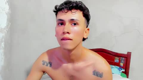 Snapshot of damien_444 chatting on October 5, 10:19 am damien_444 online show from October 5, 10:19 am