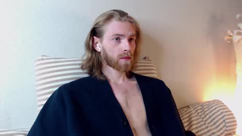 Snapshot of damien_diamond chatting on February 20, 1:25 am damien_diamond online show from February 20, 1:25 am