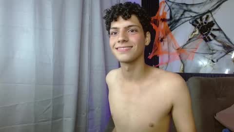 Snapshot of dan_sweetboy chatting on October 24, 10:22 pm Daniel  online show from October 24, 10:22 pm