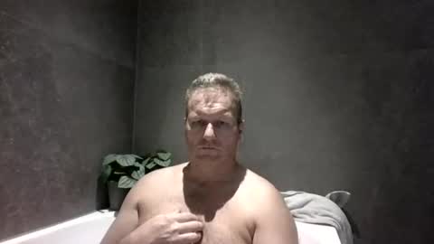 daniel0805 online show from December 6, 9:32 am