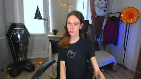 Calvin online show from October 18, 10:09 am