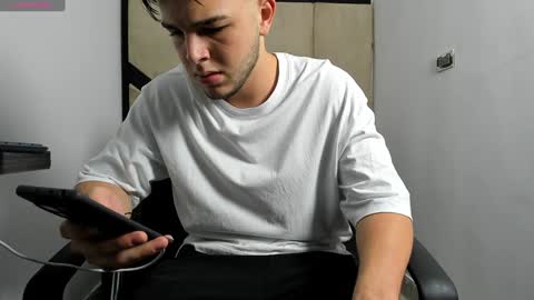 Snapshot of danielclarton chatting on February 4, 6:04 am DANIEL online show from February 4, 6:04 am