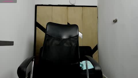 Snapshot of danielclarton chatting on February 5, 11:39 pm DANIEL online show from February 5, 11:39 pm
