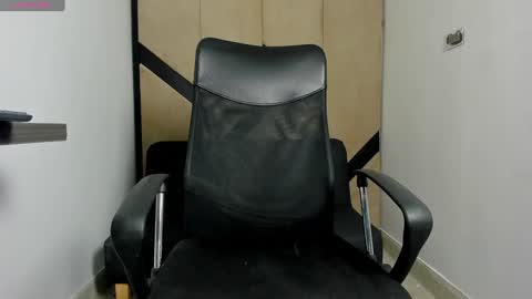 Snapshot of danielclarton chatting on February 1, 11:37 pm DANIEL online show from February 1, 11:37 pm