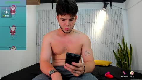 Snapshot of danielclarton chatting on December 21, 1:04 am DANIEL online show from December 21, 1:04 am
