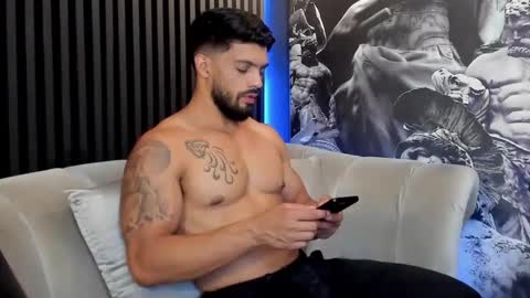 Snapshot of dann_saenz chatting on December 23, 10:55 pm Dann saenz online show from December 23, 10:55 pm