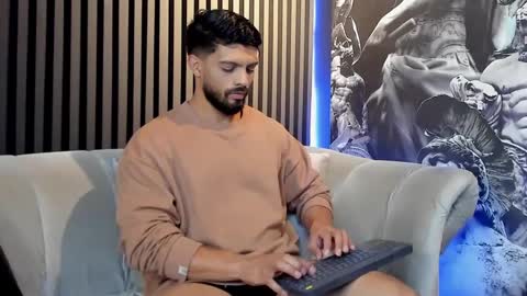 Snapshot of dann_saenz chatting on December 15, 10:04 pm Dann saenz online show from December 15, 10:04 pm