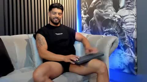 Snapshot of dann_saenz chatting on December 12, 12:05 am Dann saenz online show from December 12, 12:05 am