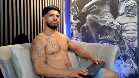 Snapshot of dann_saenz chatting on December 19, 1:28 am Dann saenz online show from December 19, 1:28 am