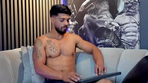 Snapshot of dann_saenz chatting on December 9, 11:26 am Dann saenz online show from December 9, 11:26 am