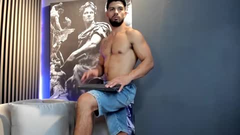 Snapshot of dann_saenz chatting on December 18, 12:21 am Dann saenz online show from December 18, 12:21 am