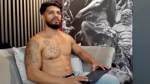 Snapshot of dann_saenz chatting on December 31, 9:50 pm Dann saenz online show from December 31, 9:50 pm