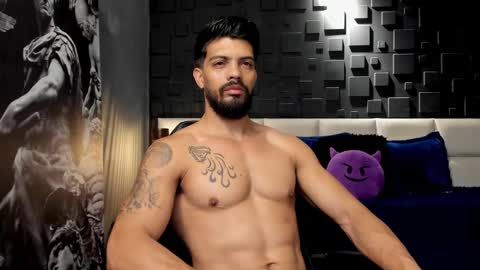 Snapshot of dann_saenz chatting on January 24, 10:43 am Dann saenz online show from January 24, 10:43 am