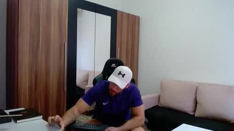 darius_94 online show from January 13, 12:53 pm