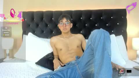 Snapshot of dark_hairy_ chatting on March 9, 3:44 am Andrew online show from March 9, 3:44 am