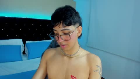 Snapshot of dark_hairy_ chatting on January 15, 3:11 am Andrew online show from January 15, 3:11 am