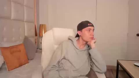 dark_sun333 online show from September 10, 12:42 am