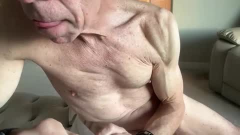 davepilotman205131 online show from December 12, 11:58 pm