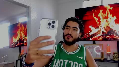 Snapshot of david_johnson372 chatting on January 13, 12:45 pm Hey im David that loves to explore and speak their fantasies. Very open talktative and nice. Feel free to chat with me online show from January 13, 12:45 pm