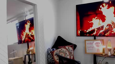 Snapshot of david_johnson372 chatting on January 12, 12:44 pm Hey im David that loves to explore and speak their fantasies. Very open talktative and nice. Feel free to chat with me online show from January 12, 12:44 pm
