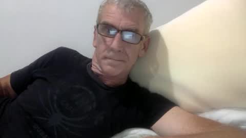 deanofflove221000 online show from December 18, 5:47 am