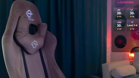 Samuel online show from April 9, 8:37 pm