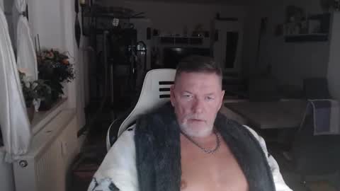 deinprinz2312 online show from October 1, 5:00 am