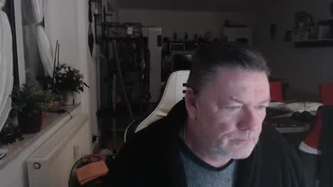 deinprinz2312 online show from December 31, 5:11 am