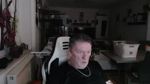 deinprinz2312 online show from February 1, 6:12 am