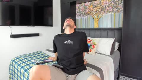 Snapshot of derek_hussain chatting on January 23, 7:51 pm Derek Hussain online show from January 23, 7:51 pm