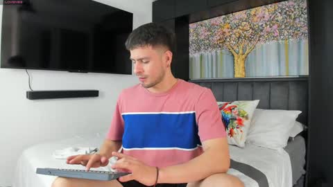 Snapshot of derek_hussain chatting on January 28, 8:58 pm Derek Hussain online show from January 28, 8:58 pm