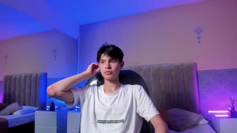 derek_sinn online show from March 8, 3:21 am