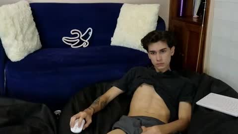 Derek online show from November 18, 10:45 pm