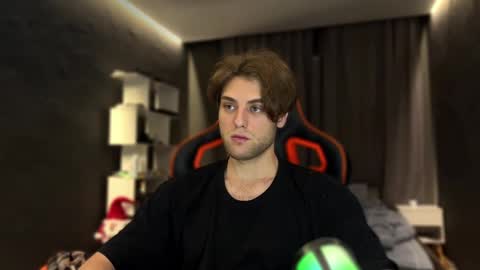 devilnut1 online show from November 10, 7:13 am