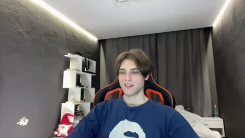 devilnut1 online show from November 19, 7:19 am