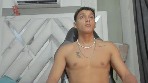 Deyvis Taylor7 online show from January 4, 1:52 am