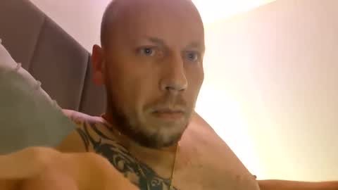 Snapshot of deznuts130 chatting on October 19, 11:24 am deznuts130 online show from October 19, 11:24 am