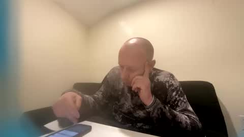 Snapshot of deznuts130 chatting on February 1, 4:35 am deznuts130 online show from February 1, 4:35 am