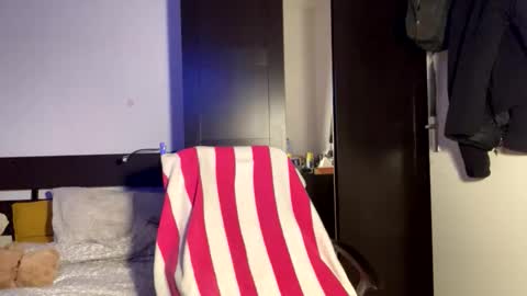 Snapshot of diickfire_4 chatting on October 19, 6:11 pm Andrew online show from October 19, 6:11 pm