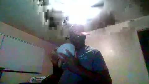 Snapshot of djbignuttsbrownass24 chatting on March 3, 2:33 am djbignuttsbrownass24 online show from March 3, 2:33 am
