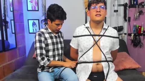 Snapshot of dom2travelers_sm chatting on February 25, 2:44 pm Diego Castell online show from February 25, 2:44 pm