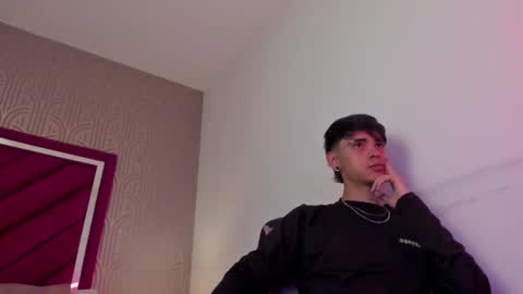 Dominic foox online show from March 19, 7:06 pm