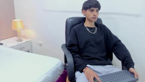 Dominic foox online show from February 6, 12:57 pm