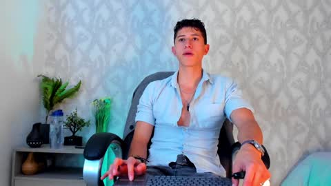 Snapshot of dorian_mystery chatting on January 29, 4:47 am dorian_mystery online show from January 29, 4:47 am