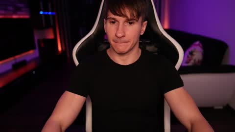 Dorian Reyes online show from October 13, 9:21 pm