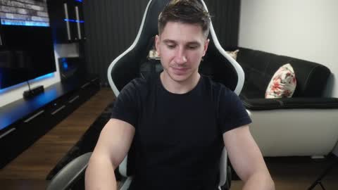 Dorian Reyes online show from December 17, 11:27 pm